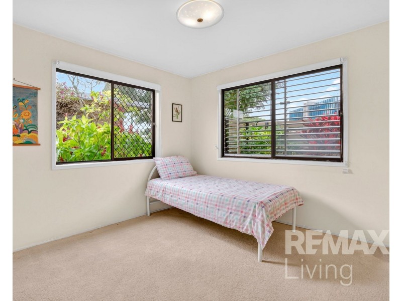24 Houghton Avenue, Redcliffe QLD 4020