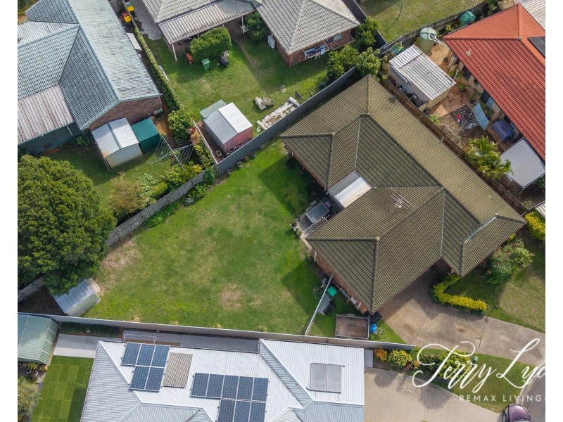 6 Solo Court, Beachmere QLD 4510