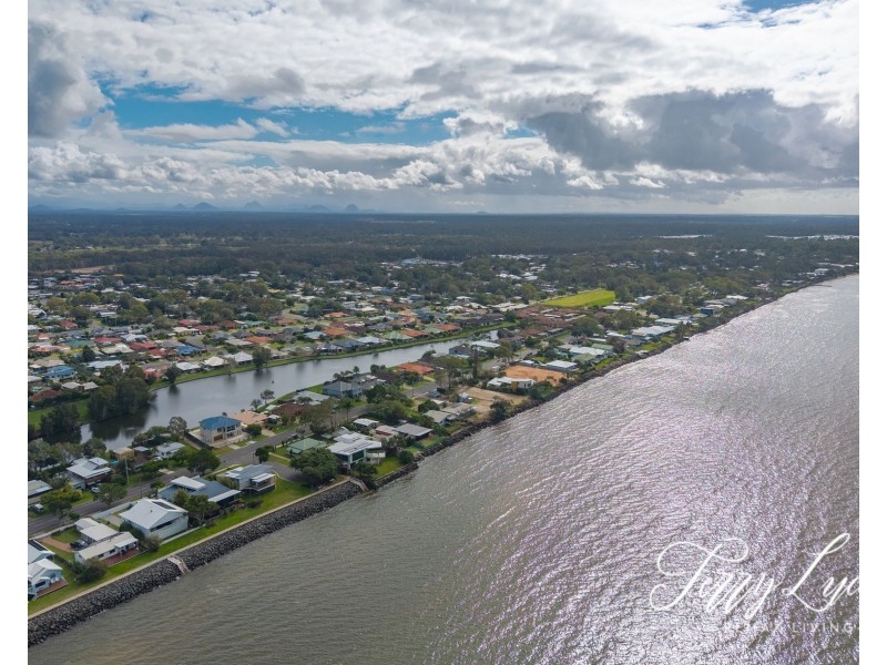6 Solo Court, Beachmere QLD 4510