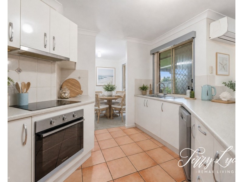 6 Solo Court, Beachmere QLD 4510