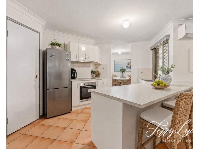 6 Solo Court, Beachmere QLD 4510