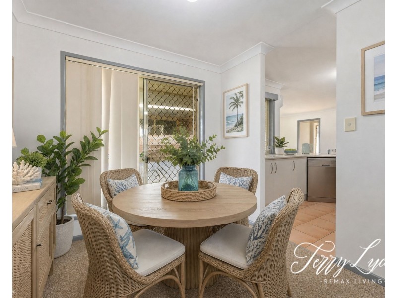 6 Solo Court, Beachmere QLD 4510