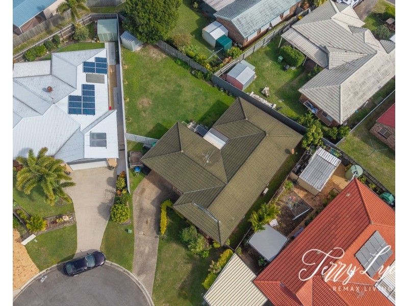 6 Solo Court, Beachmere QLD 4510