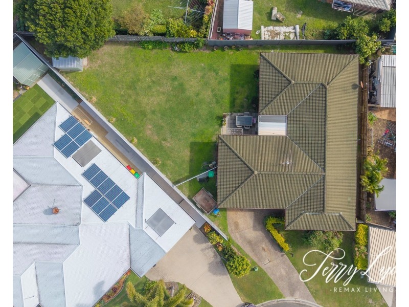 6 Solo Court, Beachmere QLD 4510