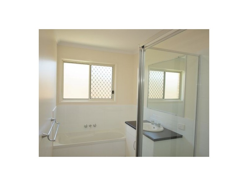 2/119 Cross Street, Rothwell QLD 4022