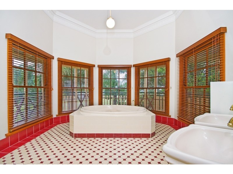149 Campbell Parade, Beachmere QLD 4510