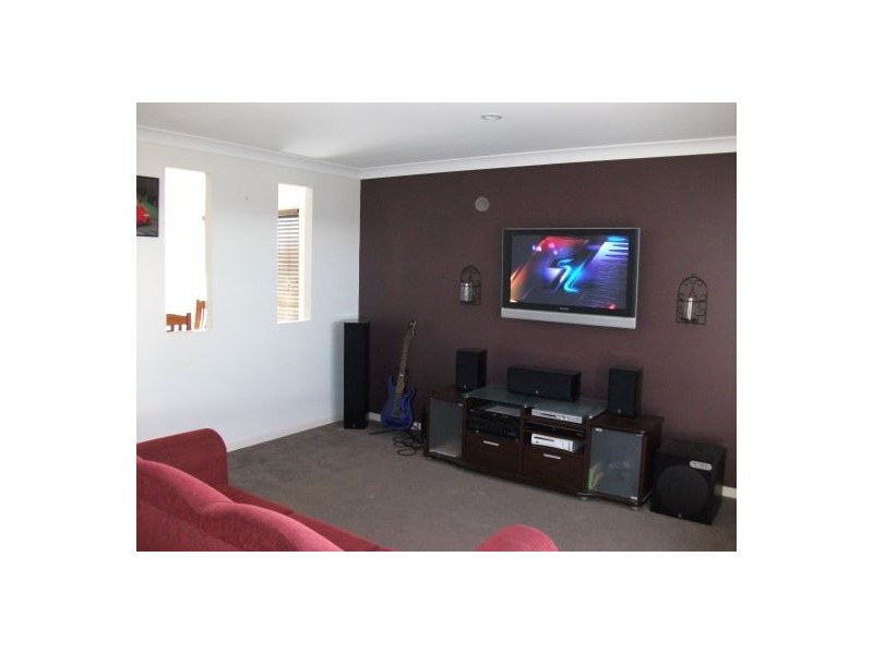 1 Tugun Place, Sandstone Point QLD 4511