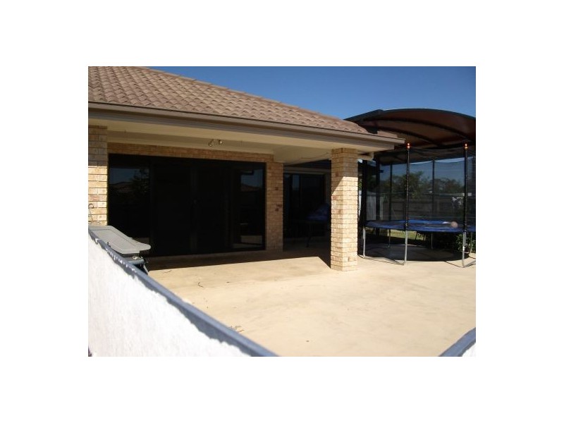 1 Tugun Place, Sandstone Point QLD 4511