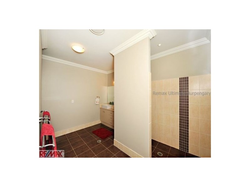 127 Corvus Drive, Cashmere QLD 4500