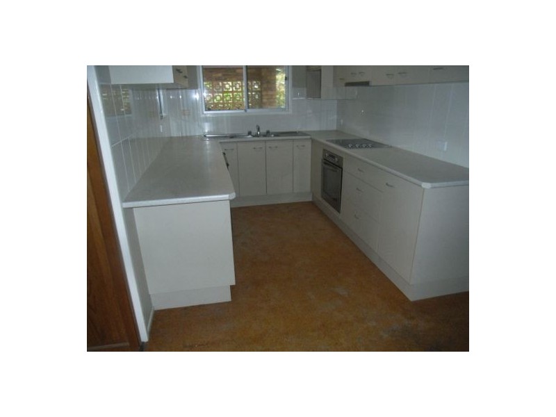 8 Amies Street, Beachmere QLD 4510