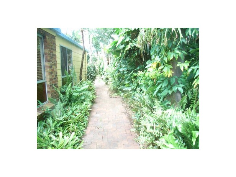 8 Amies Street, Beachmere QLD 4510