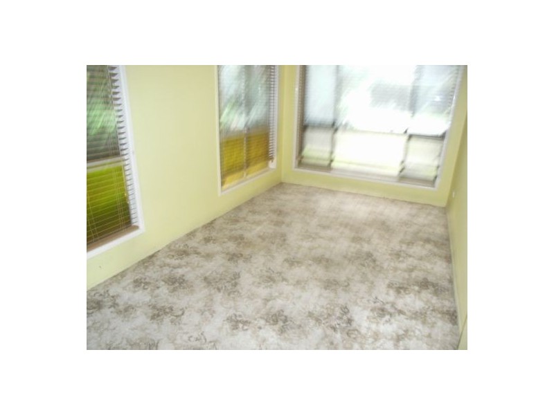 8 Amies Street, Beachmere QLD 4510