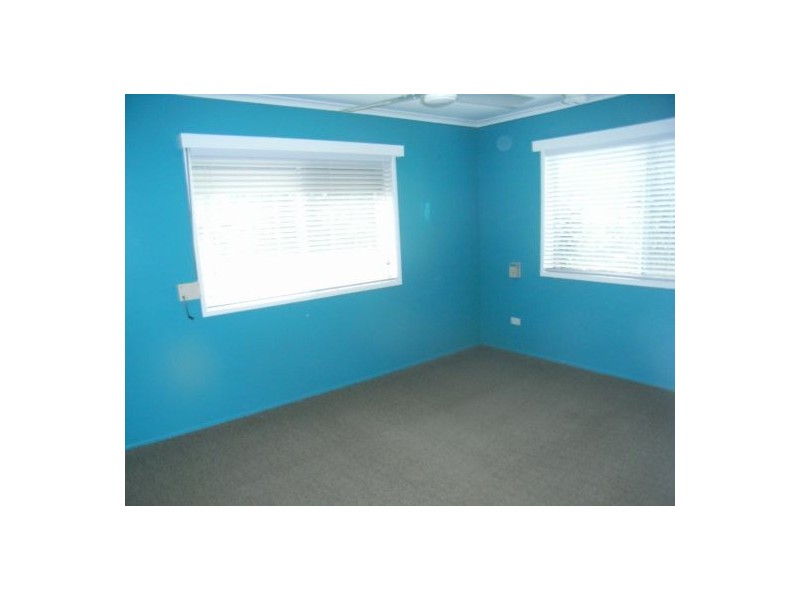 8 Amies Street, Beachmere QLD 4510