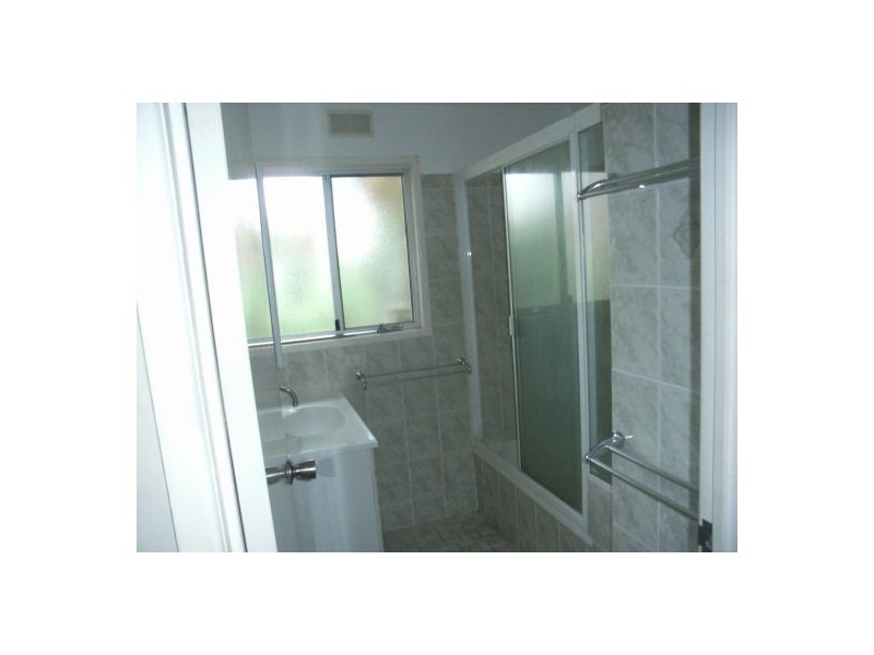 8 Amies Street, Beachmere QLD 4510