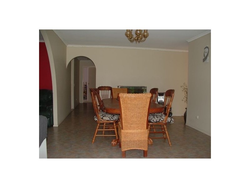 18 Kestrel Ct, Morayfield QLD 4506