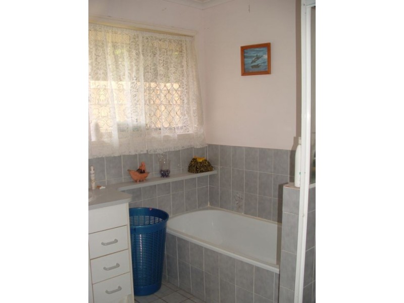 18 Kestrel Ct, Morayfield QLD 4506