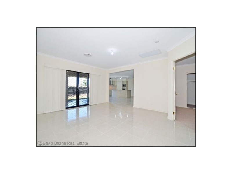 23 Eaton Close, North Lakes QLD 4509