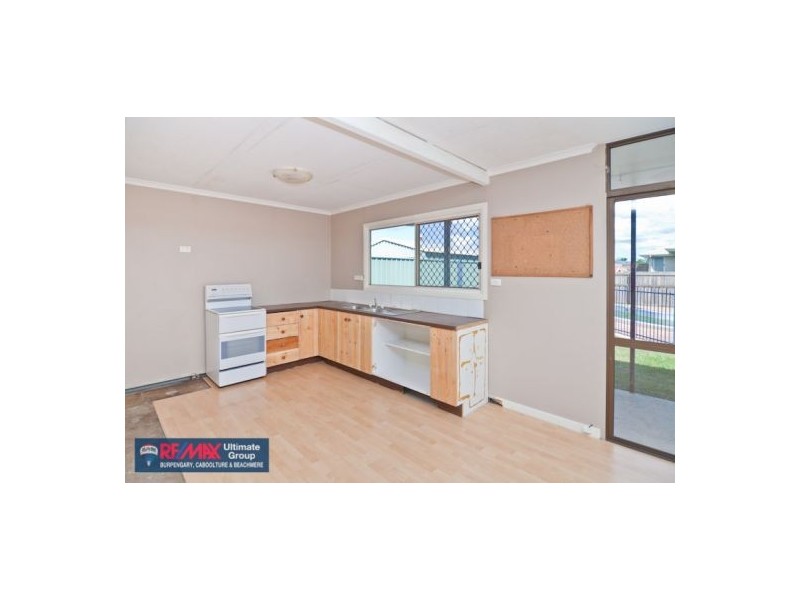 24 Gillian Street, Beachmere QLD 4510