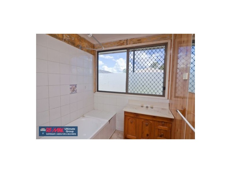 24 Gillian Street, Beachmere QLD 4510