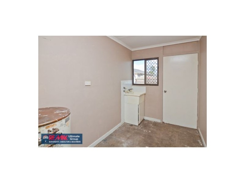 24 Gillian Street, Beachmere QLD 4510