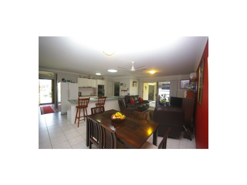 3 Dixon Court, Beachmere QLD 4510