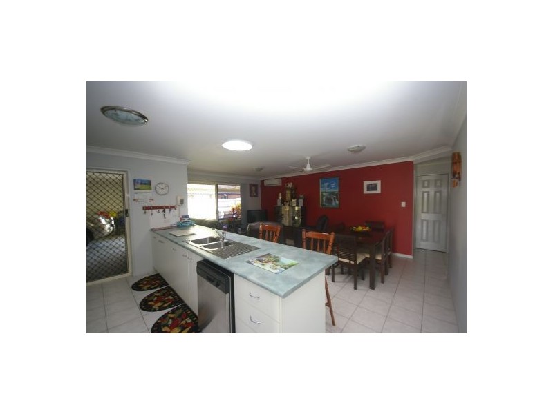 3 Dixon Court, Beachmere QLD 4510
