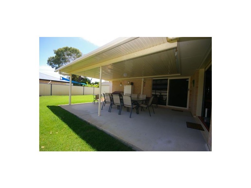 3 Dixon Court, Beachmere QLD 4510