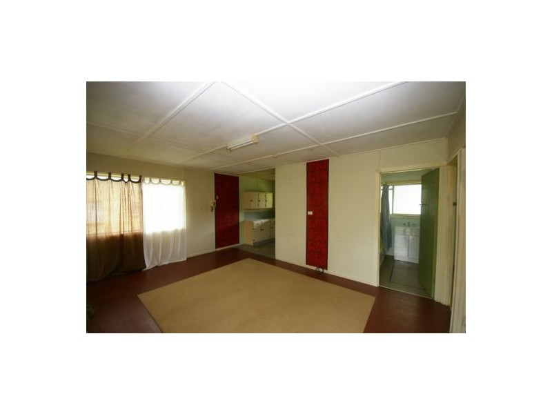 94 Biggs Ave, Beachmere QLD 4510