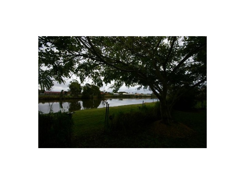 94 Biggs Ave, Beachmere QLD 4510