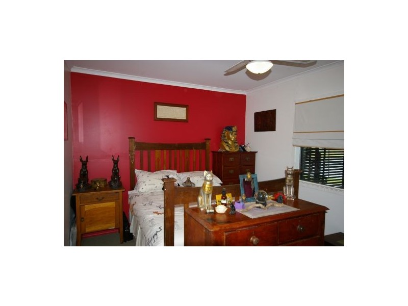 17 Dwyer Street, Beachmere QLD 4510