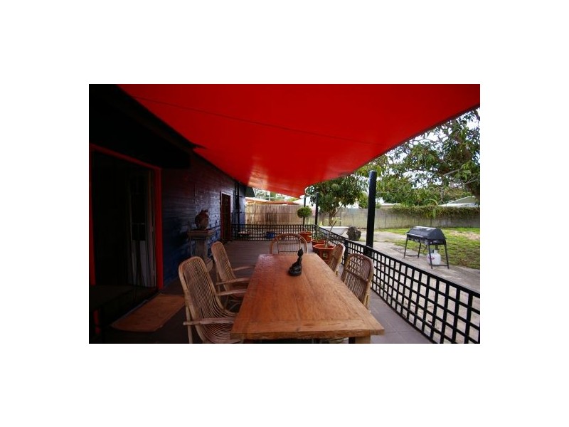 17 Dwyer Street, Beachmere QLD 4510