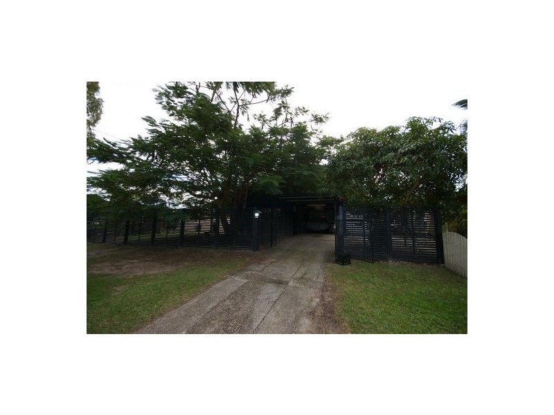 17 Dwyer Street, Beachmere QLD 4510