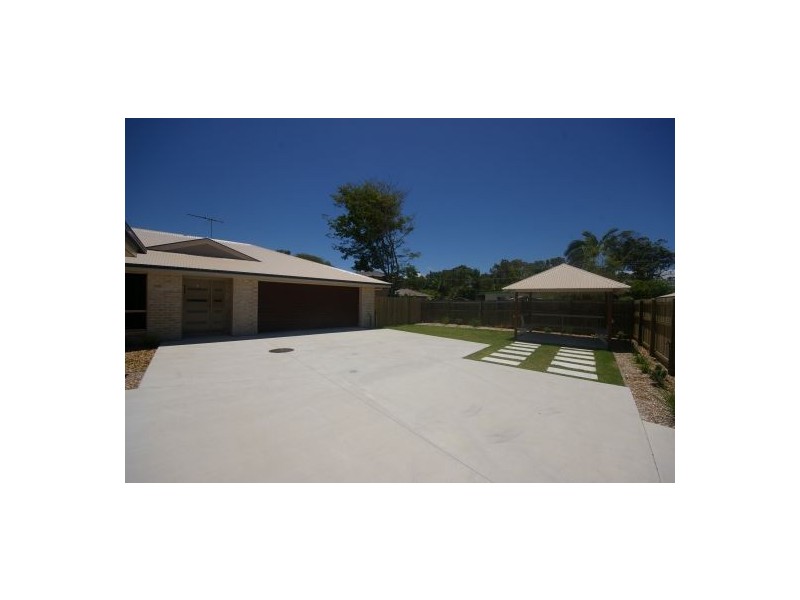 12 Second Ave, Beachmere QLD 4510