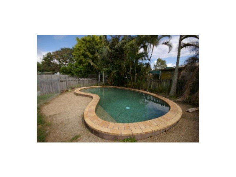 15 Dwyer Street, Beachmere QLD 4510
