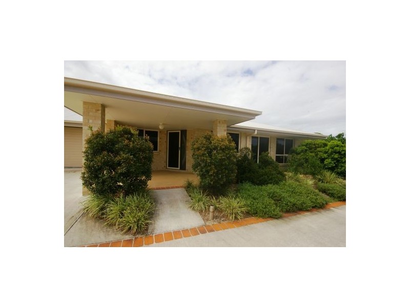 Villa 5/3-5 Weeroona Ave, Beachmere QLD 4510