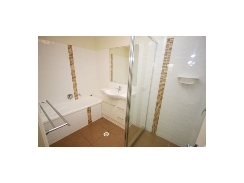 Villa 5/3-5 Weeroona Ave, Beachmere QLD 4510