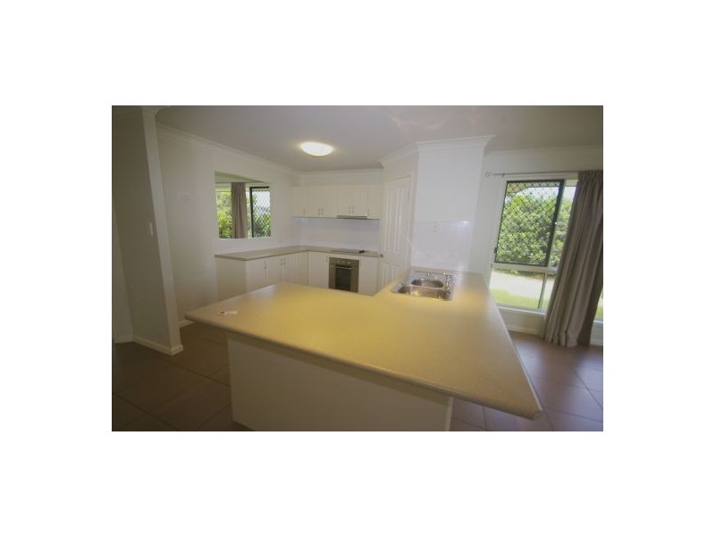 Villa 5/3-5 Weeroona Ave, Beachmere QLD 4510