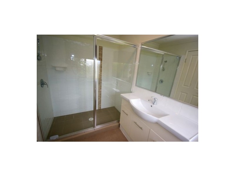 Villa 5/3-5 Weeroona Ave, Beachmere QLD 4510