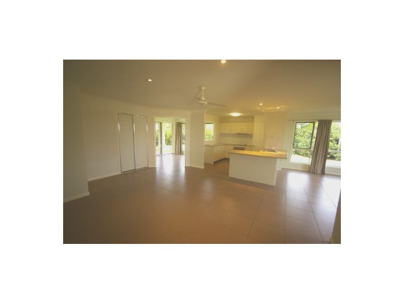 Villa 5/3-5 Weeroona Ave, Beachmere QLD 4510