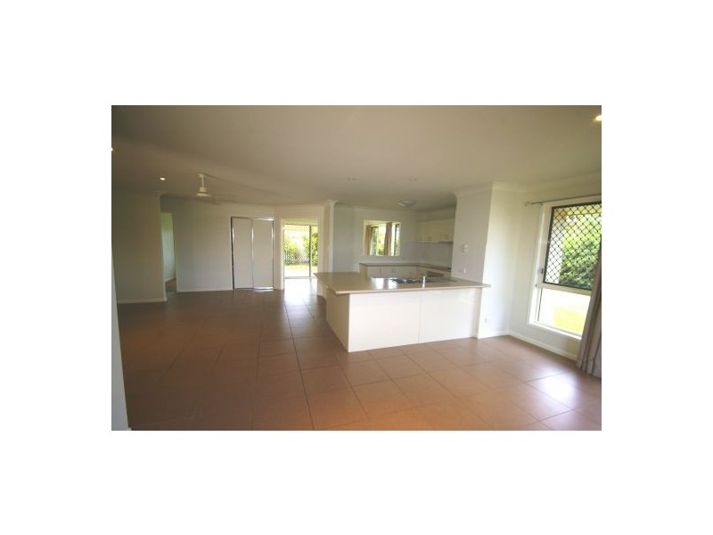 Villa 5/3-5 Weeroona Ave, Beachmere QLD 4510
