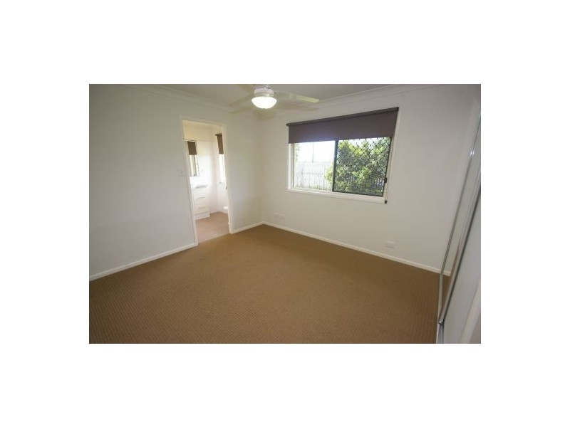 Villa 5/3-5 Weeroona Ave, Beachmere QLD 4510