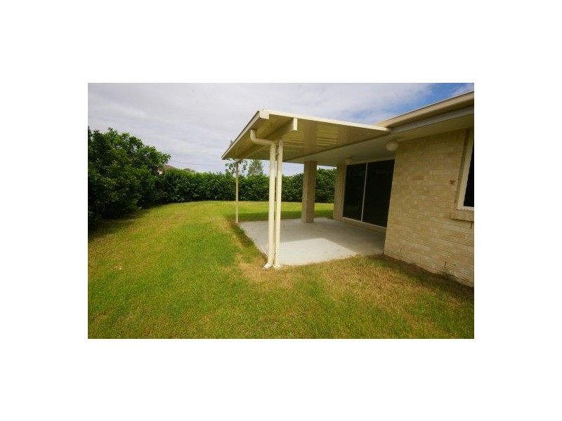 Villa 5/3-5 Weeroona Ave, Beachmere QLD 4510