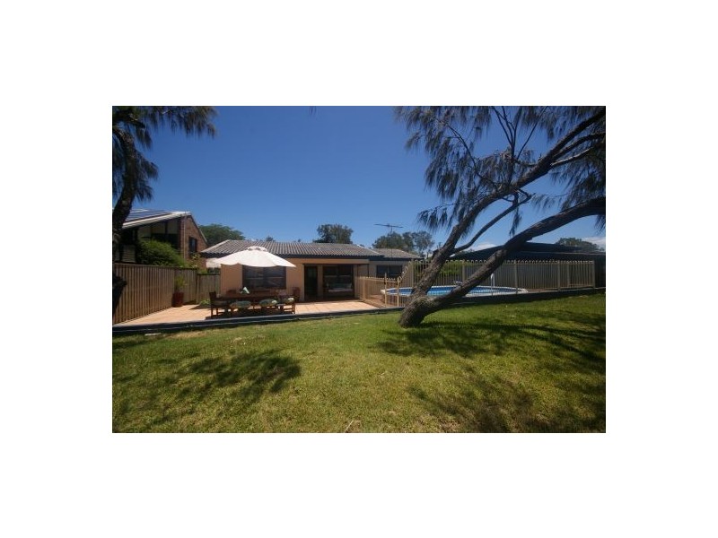 113 Biggs Ave, Beachmere QLD 4510