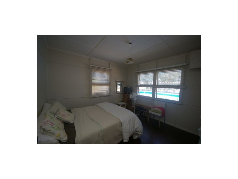 113 Biggs Ave, Beachmere QLD 4510