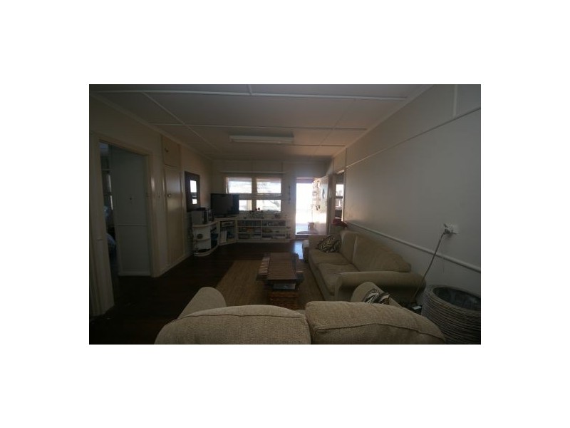 113 Biggs Ave, Beachmere QLD 4510