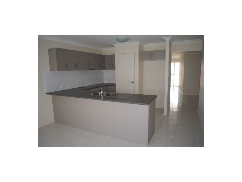 25 Riviera Crescent, North Lakes QLD 4509