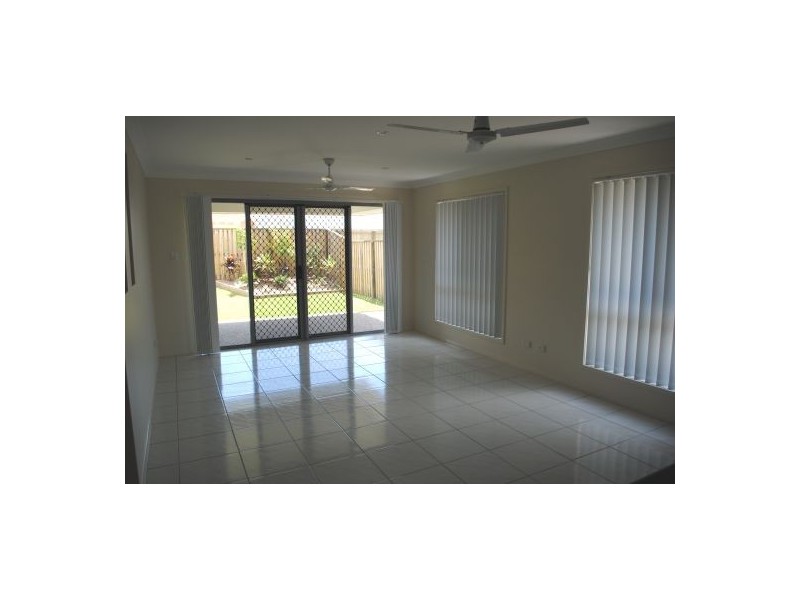 25 Riviera Crescent, North Lakes QLD 4509