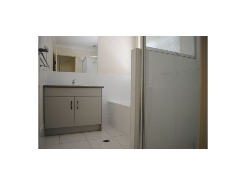 25 Riviera Crescent, North Lakes QLD 4509