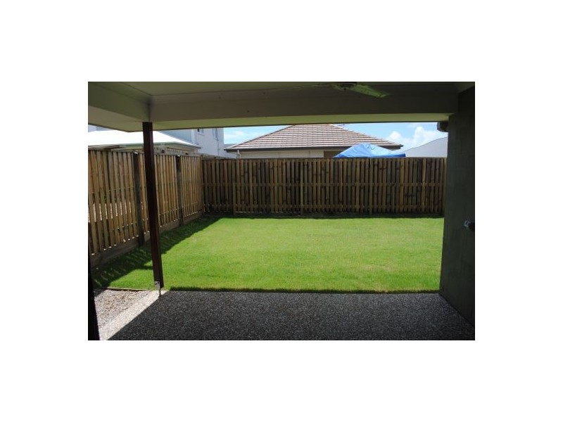 6 Riviera Crescent, North Lakes QLD 4509