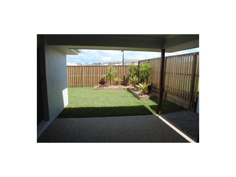 5 Riviera Crescent, North Lakes QLD 4509